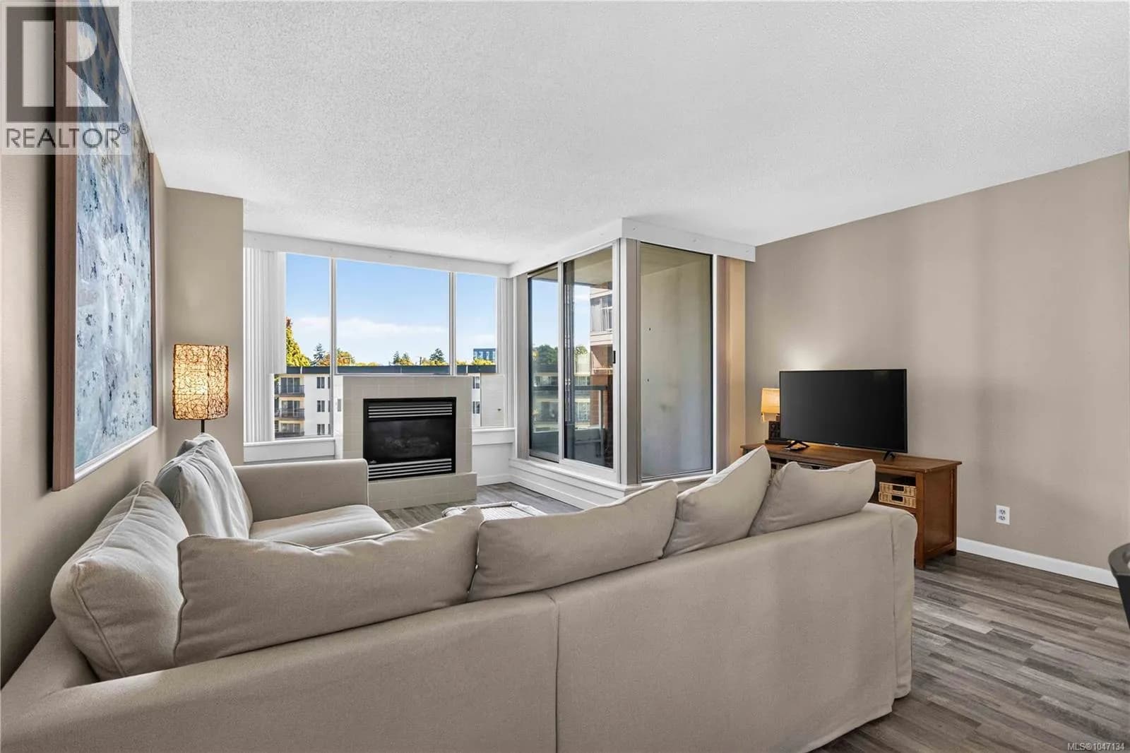 #506 325 Maitland St, Victoria, BC photo 5