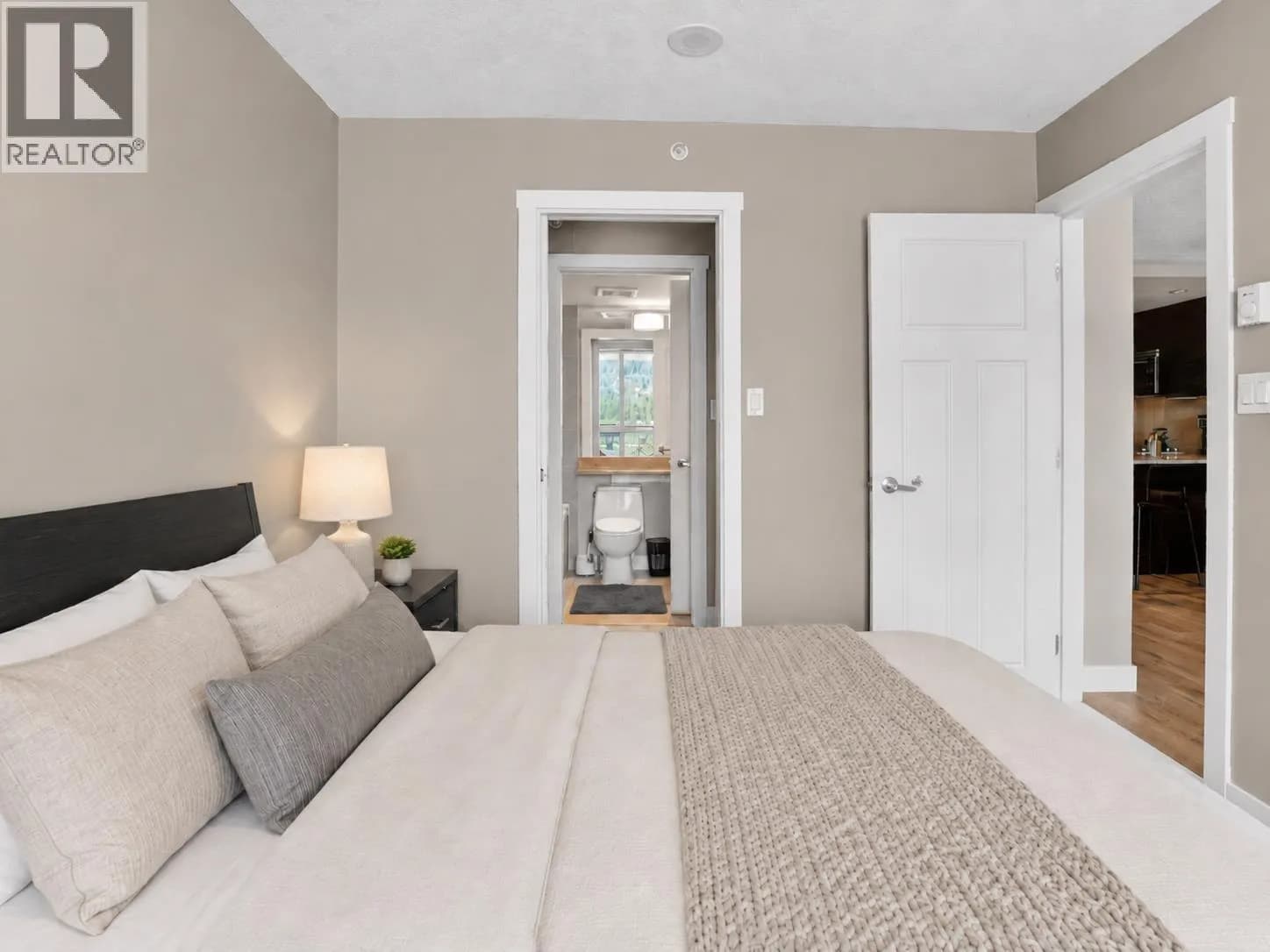 #2102 2978 GLEN DRIVE, Coquitlam, BC photo 4