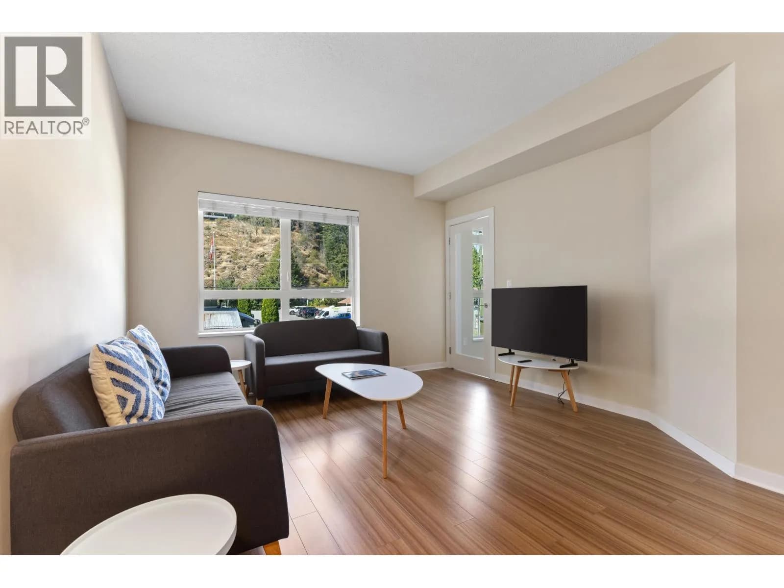 #202 7445 FRONTIER STREET, Pemberton, BC photo 2