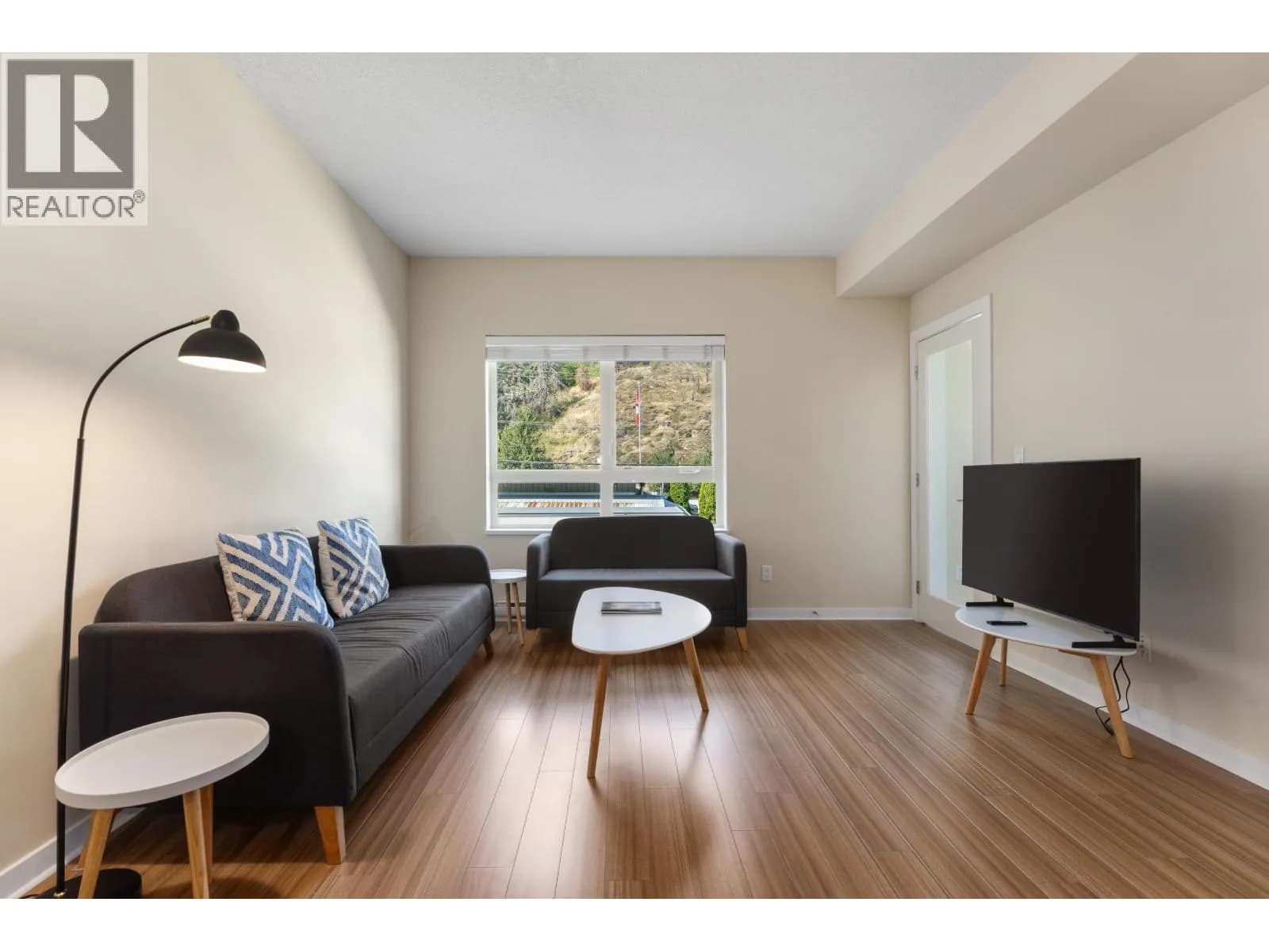 #202 7445 FRONTIER STREET, Pemberton, BC photo 3