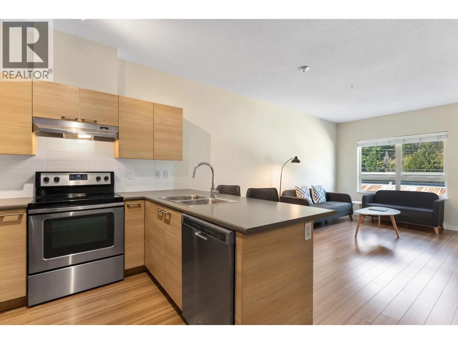 #202 7445 FRONTIER STREET, Pemberton, BC photo 4