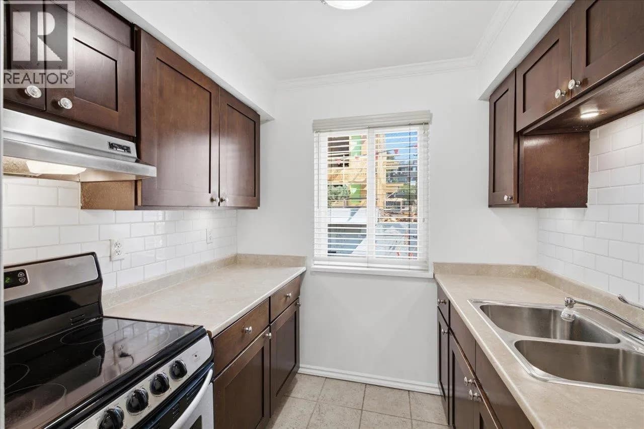 #202 212 FORBES AVENUE, North Vancouver, BC photo 3