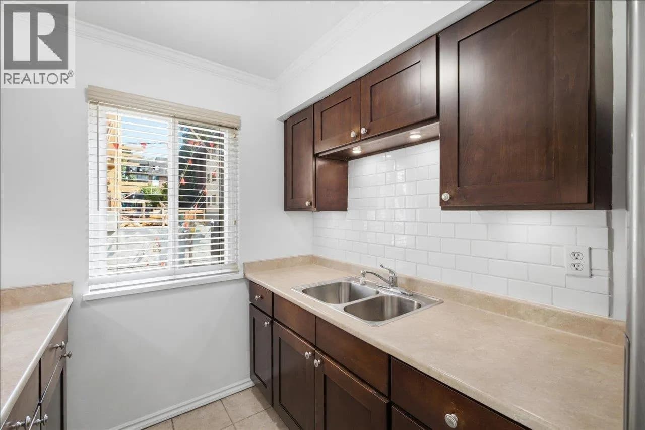 #202 212 FORBES AVENUE, North Vancouver, BC photo 4