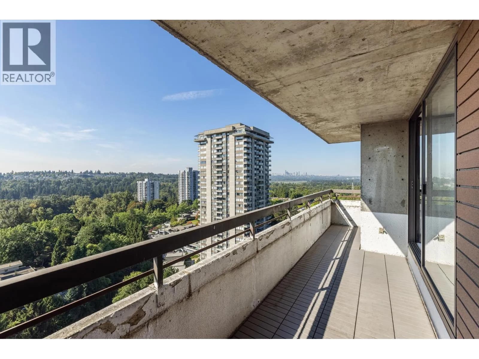 #1906 3771 BARTLETT COURT, Burnaby, BC photo 5