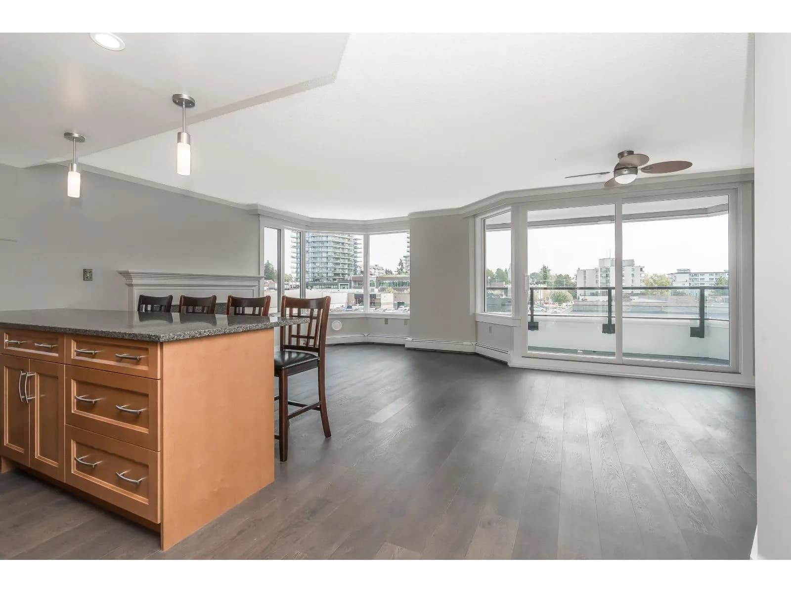 #412 15111 RUSSELL AVENUE, White Rock, BC photo 3