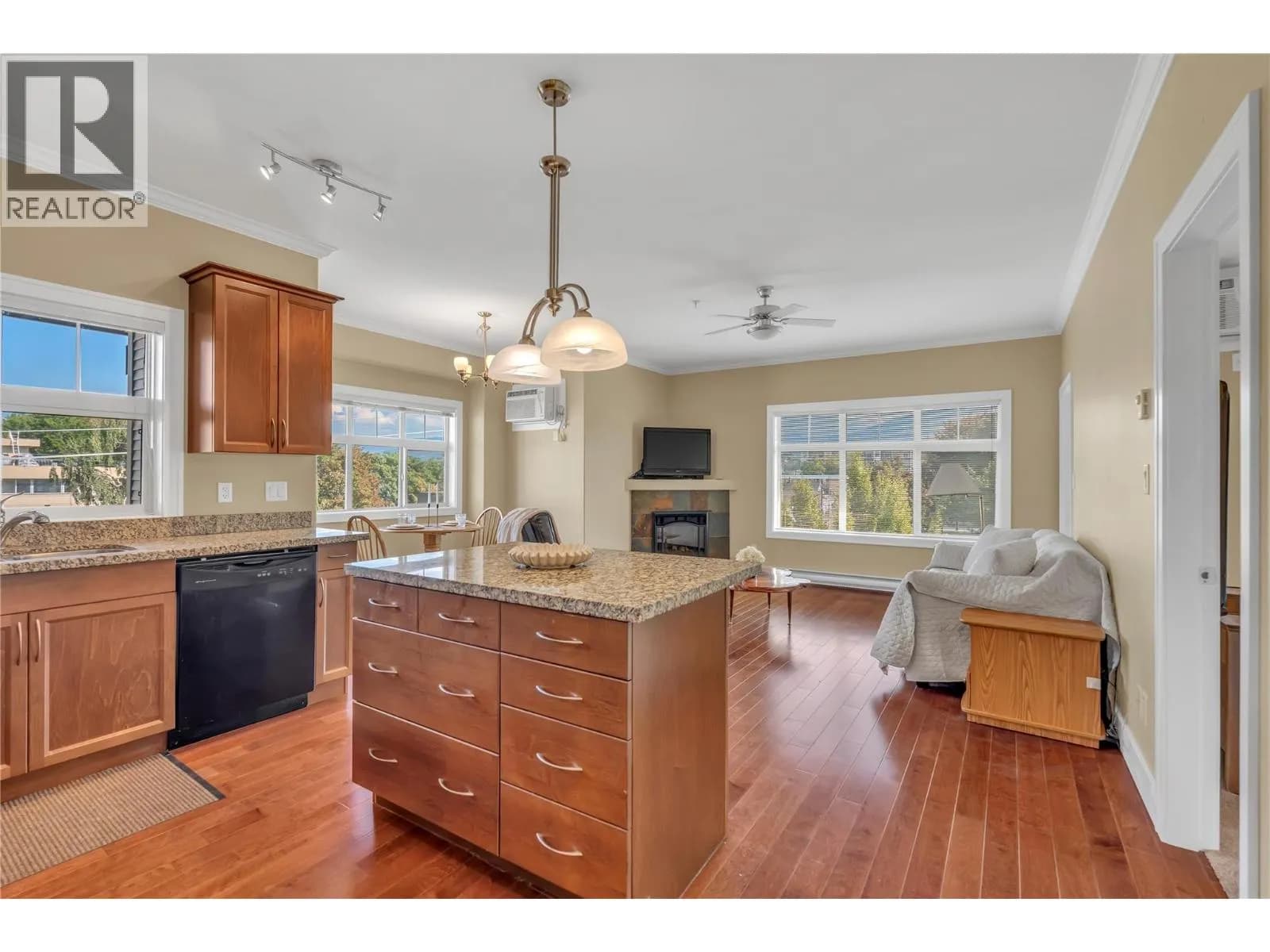 240 Wade Avenue, Penticton