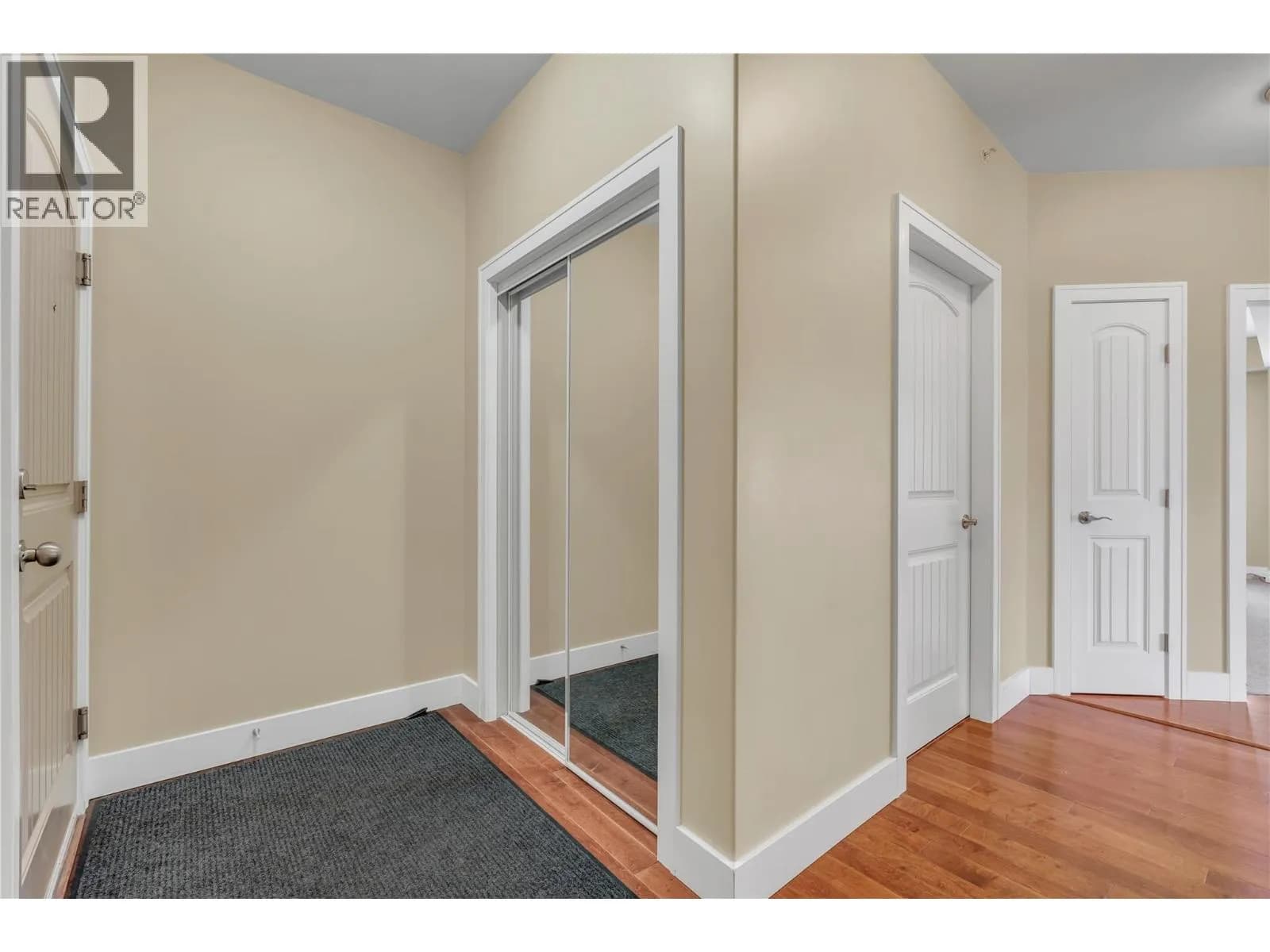 #401 240 Wade Avenue, Penticton, BC photo 3