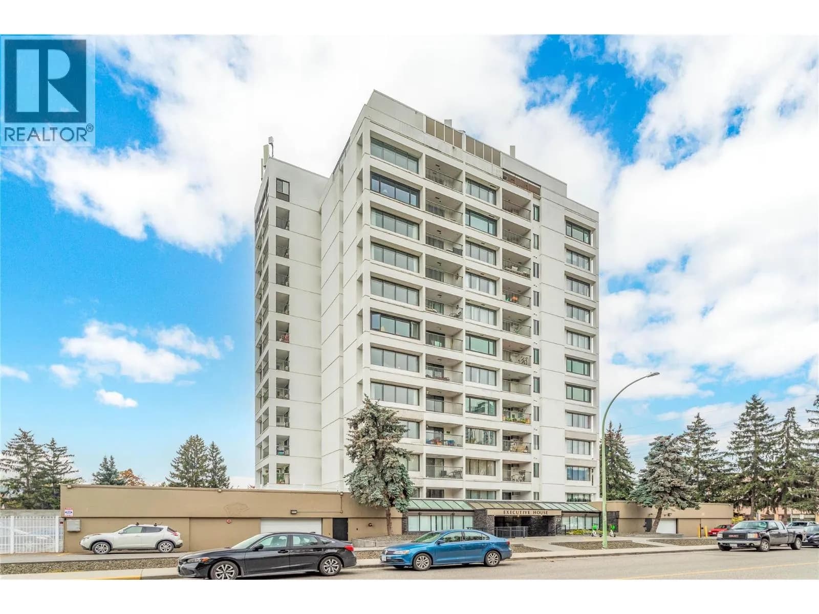 #303 737 Leon Avenue, Kelowna, BC photo 2