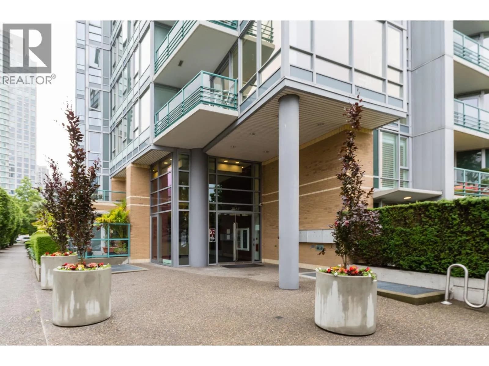 #505 1067 MARINASIDE CRESCENT, Vancouver, BC photo 2