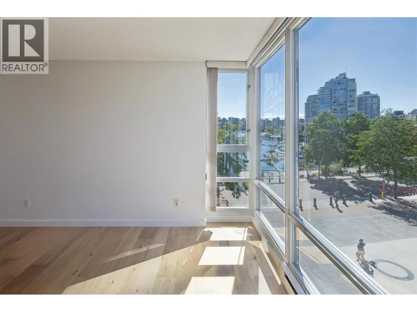 #505 1067 MARINASIDE CRESCENT, Vancouver, BC photo 4