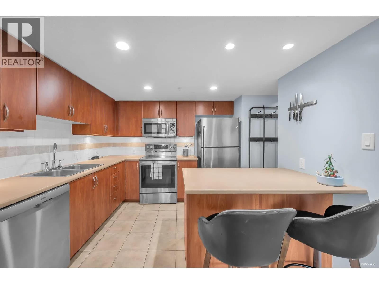 #804 615 HAMILTON STREET, New Westminster, BC photo 2