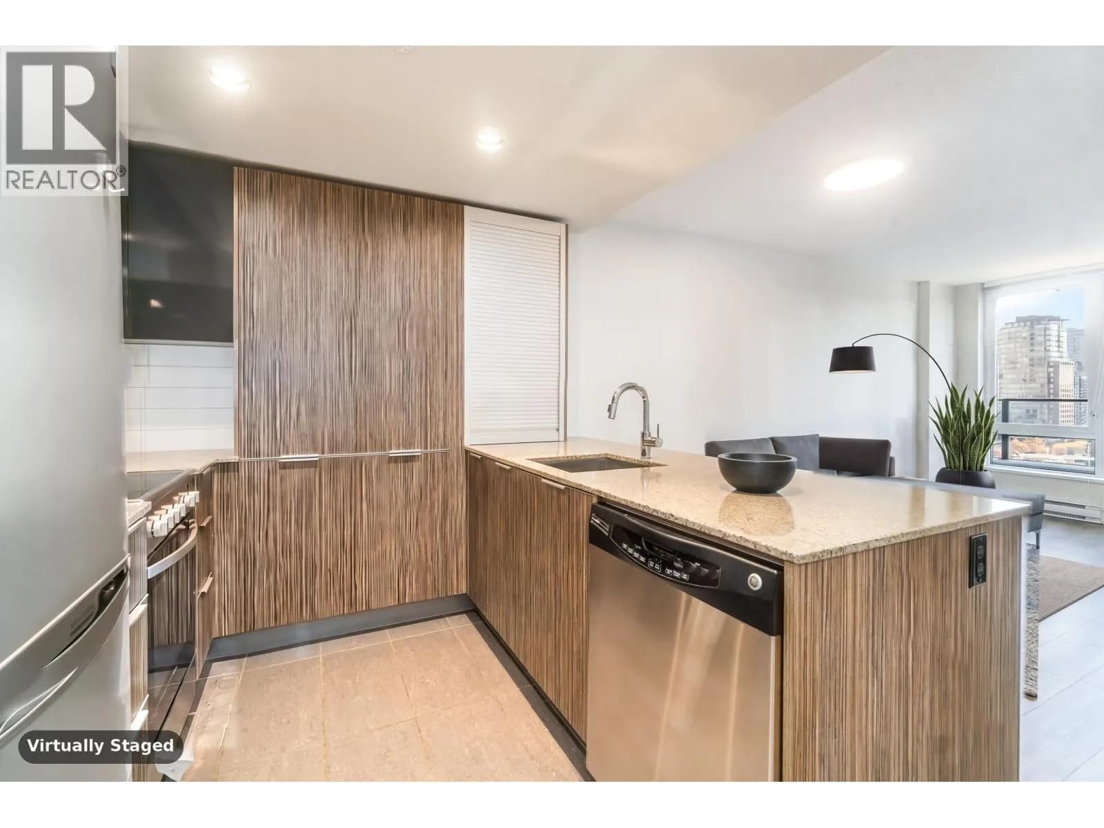 #813 1088 RICHARDS STREET, Vancouver, BC photo 5