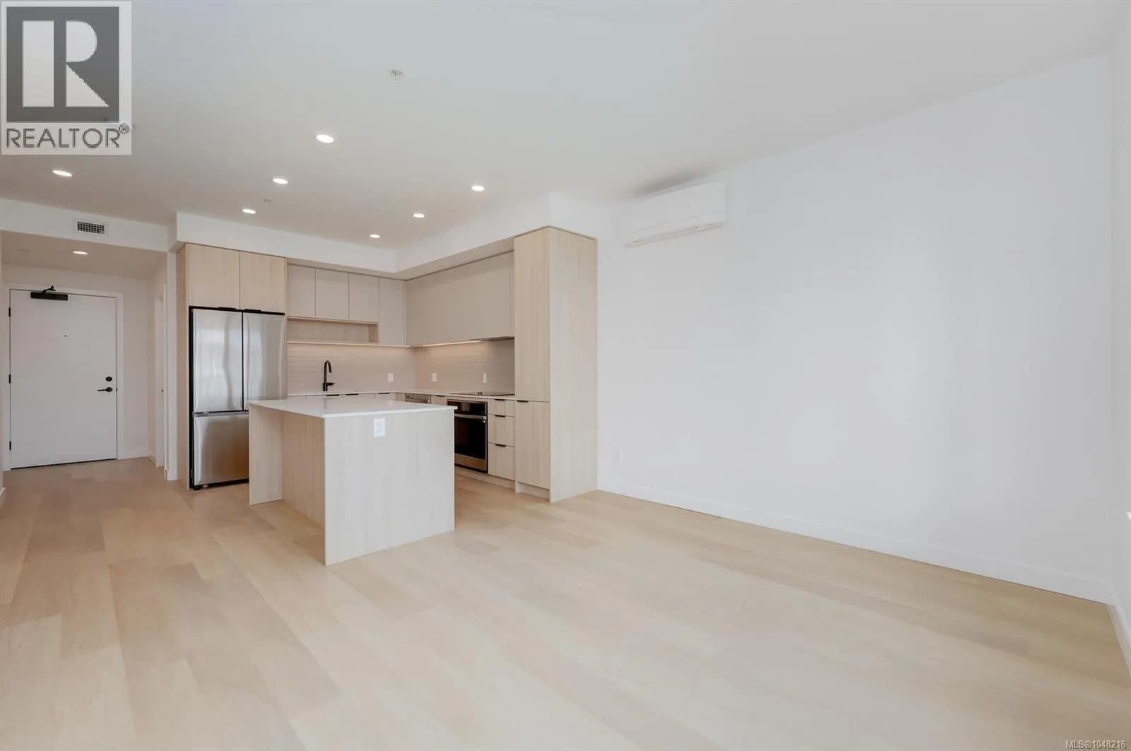 #212 3564 A Ryder Hesjedal Way, Colwood, BC photo 5