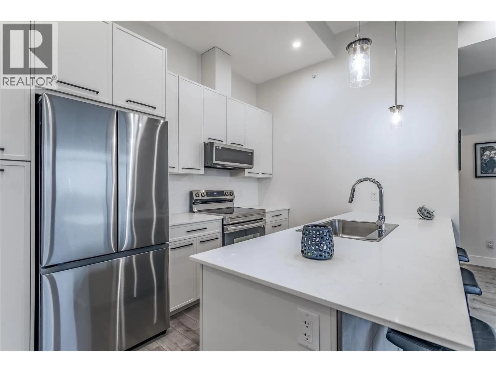#507 1220 Pacific Avenue, Kelowna, BC photo 2