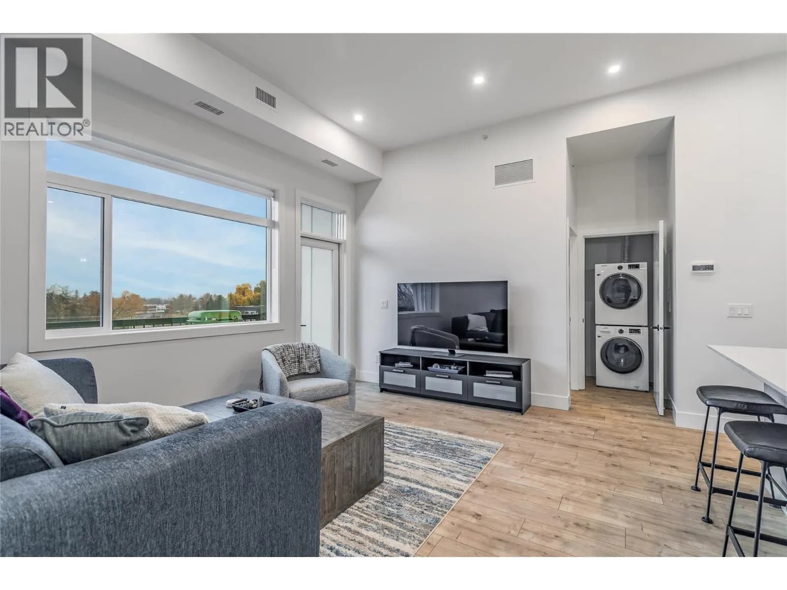 #507 1220 Pacific Avenue, Kelowna, BC photo 4