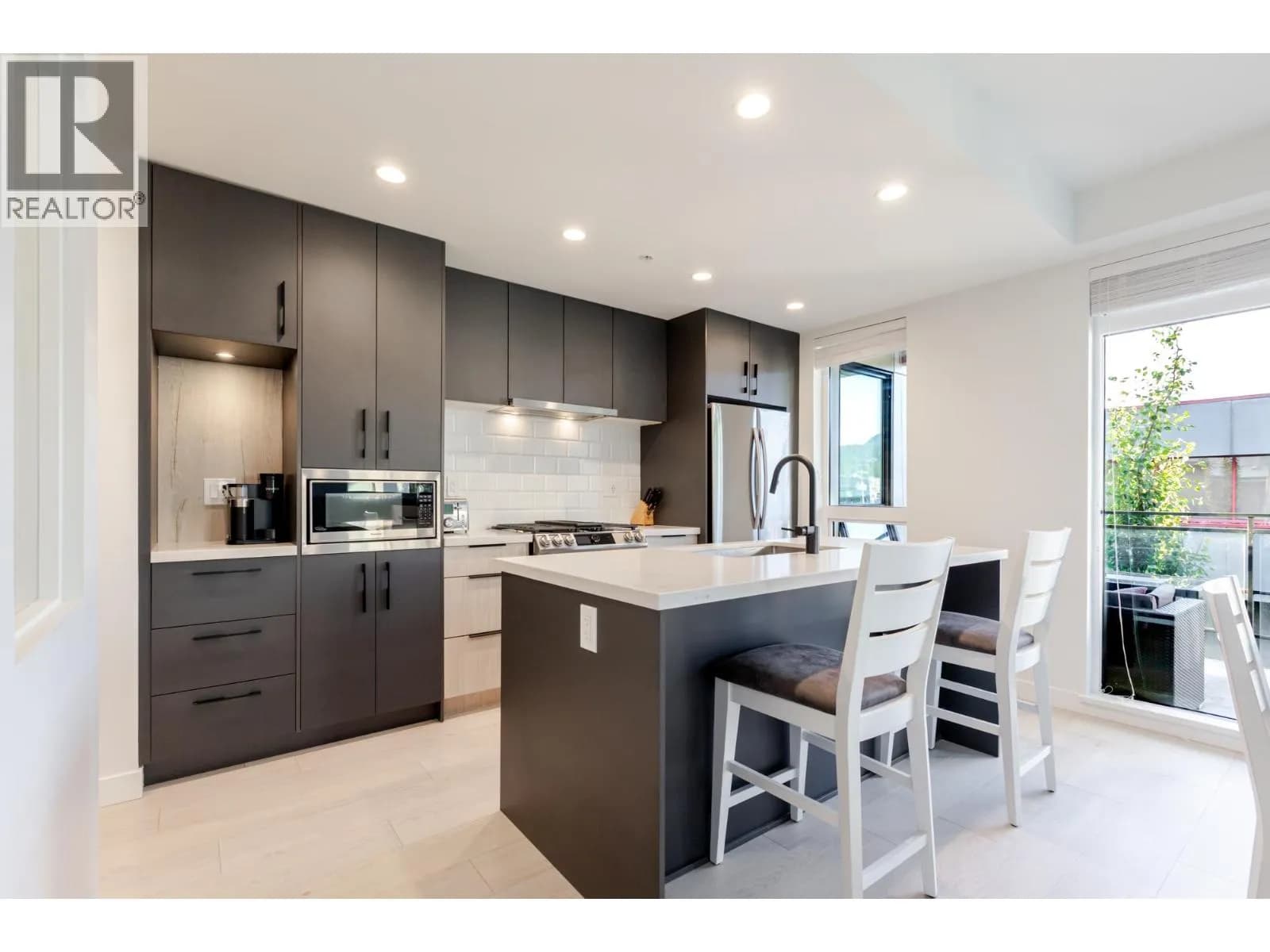 #306 3018 ST. GEORGE STREET, Port Moody, BC photo 4