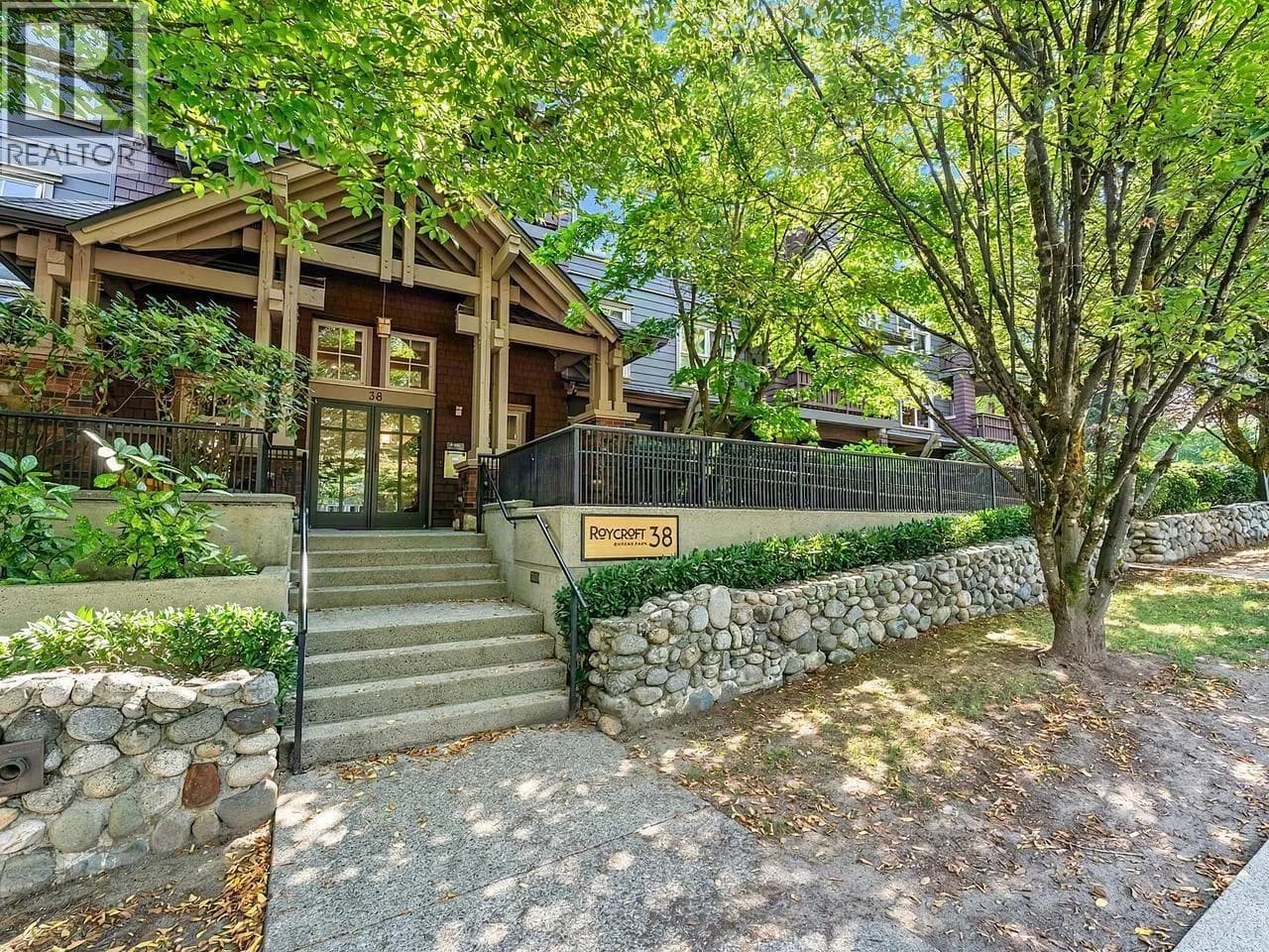 38 SEVENTH AVENUE, New Westminster