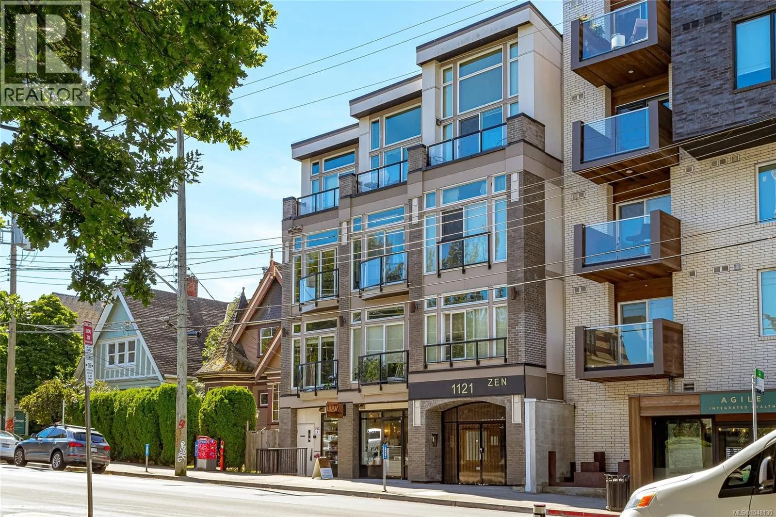 #305 1121 Fort St, Victoria, BC photo 2