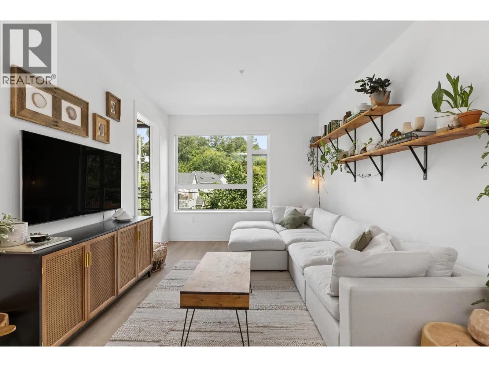 #209 715 W 15TH STREET, North Vancouver, BC photo 3