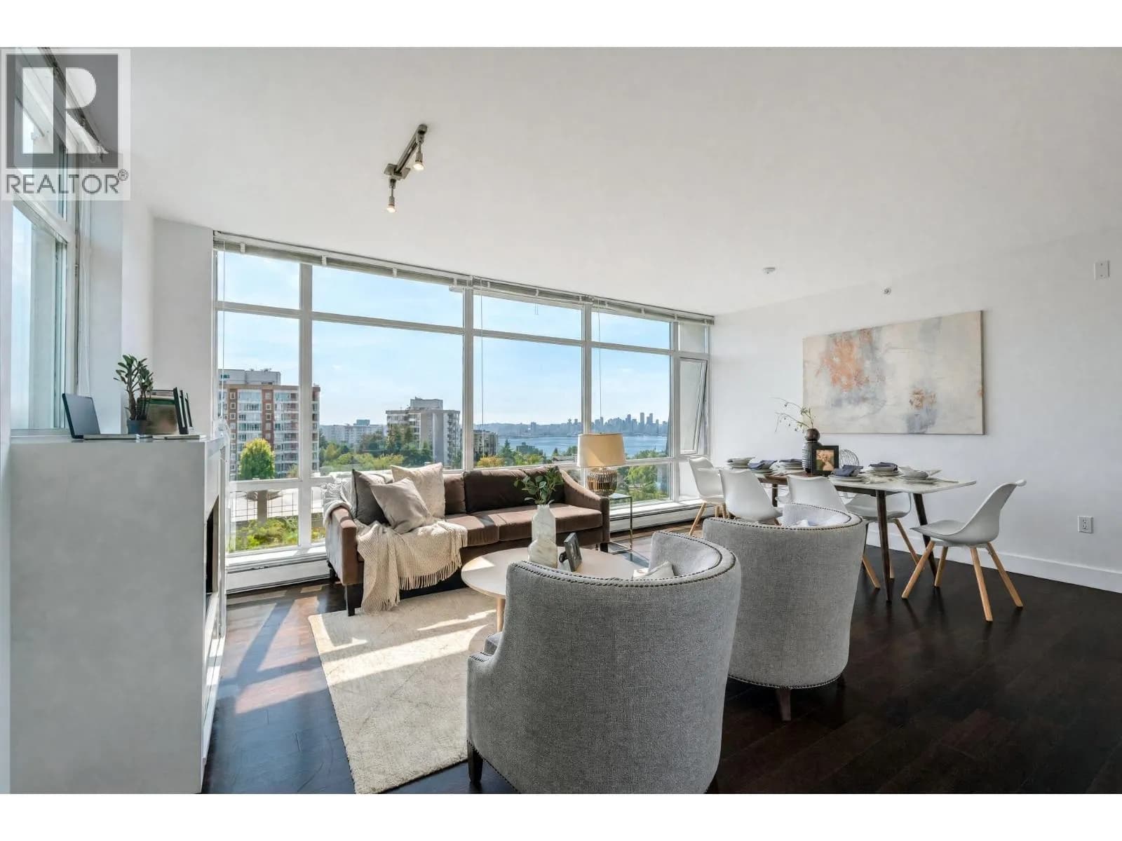 #601 1320 CHESTERFIELD AVENUE, North Vancouver, BC photo 3