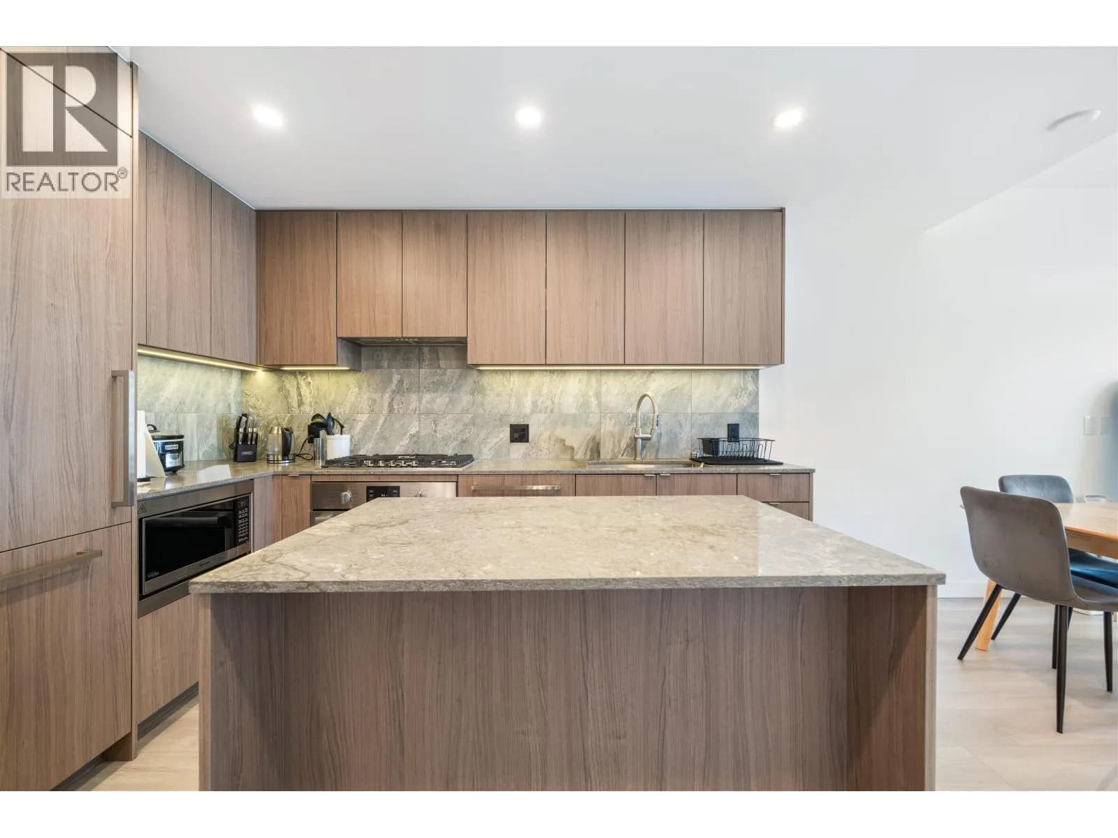 #1806 626 CLAREMONT STREET, Coquitlam, BC photo 2