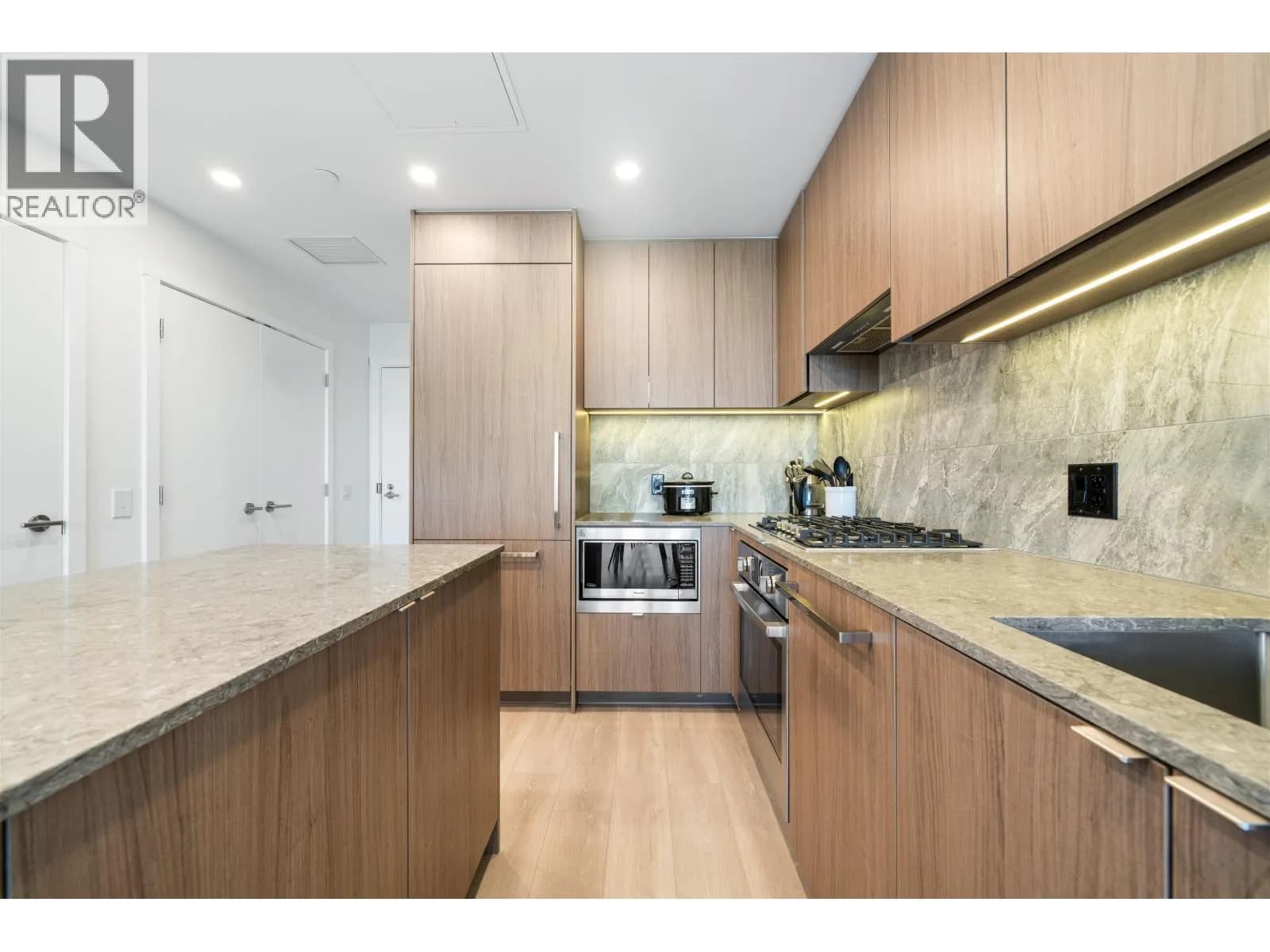 #1806 626 CLAREMONT STREET, Coquitlam, BC photo 3