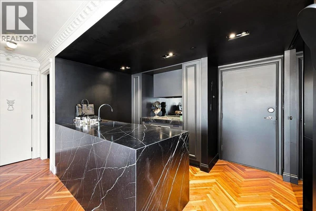 198 AQUARIUS MEWS, Vancouver