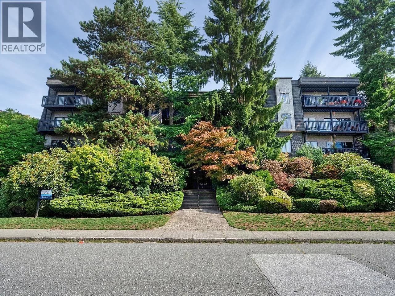 150 E 5TH STREET, North Vancouver