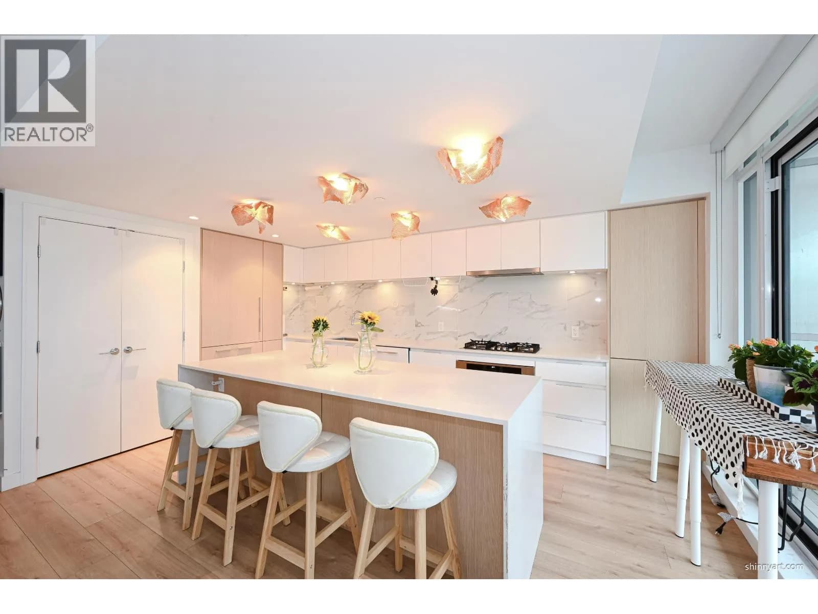 #606 1500 FERN STREET, North Vancouver, BC photo 3