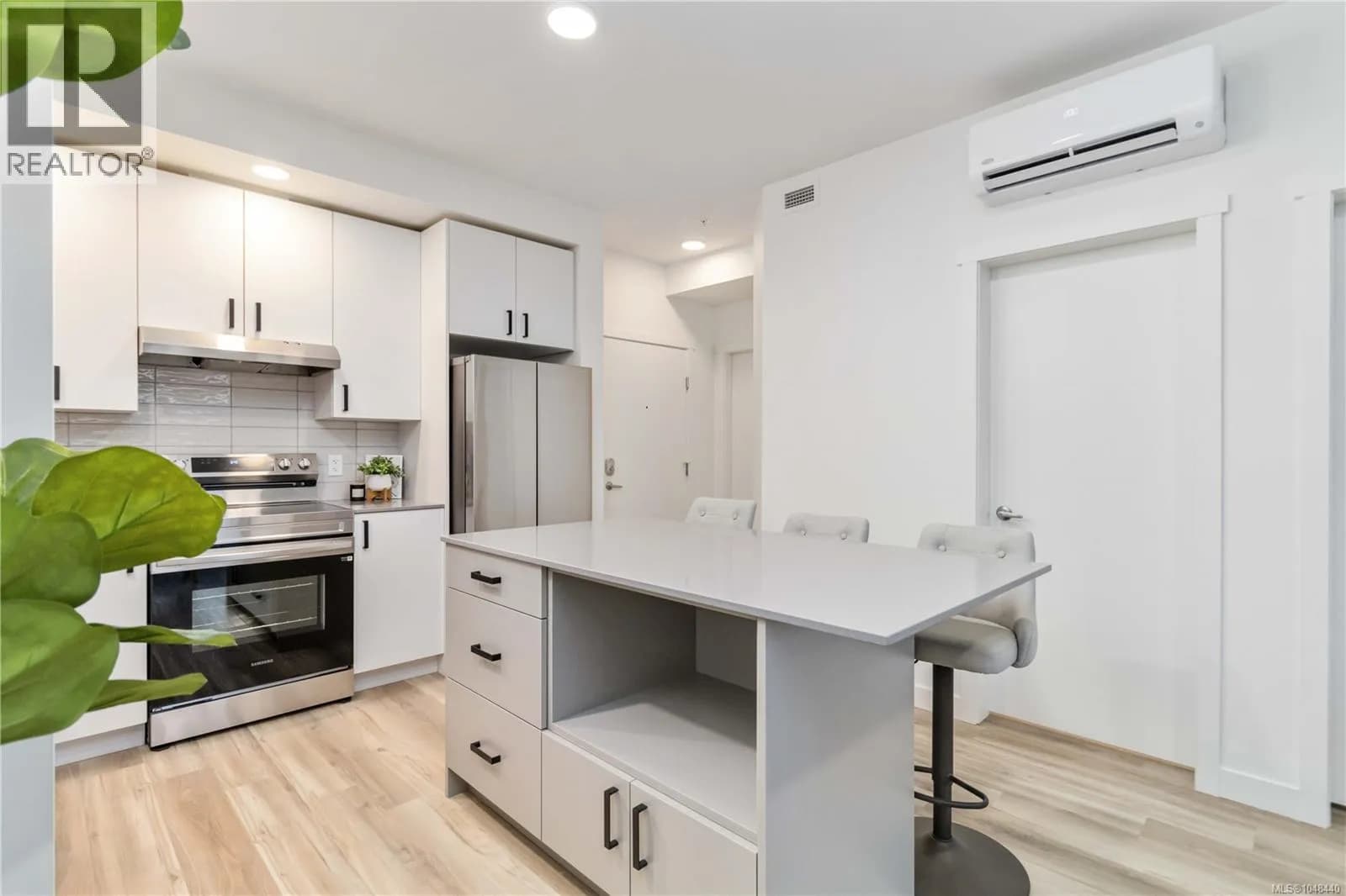 #404 2390 City Gate Blvd, Langford, BC photo 4