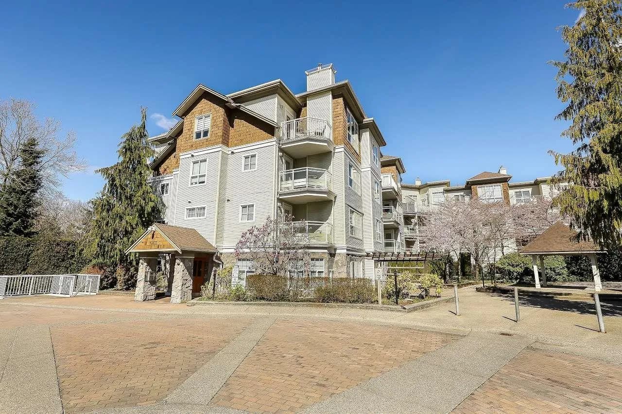 #204 10188 155 STREET, Surrey, BC photo 3