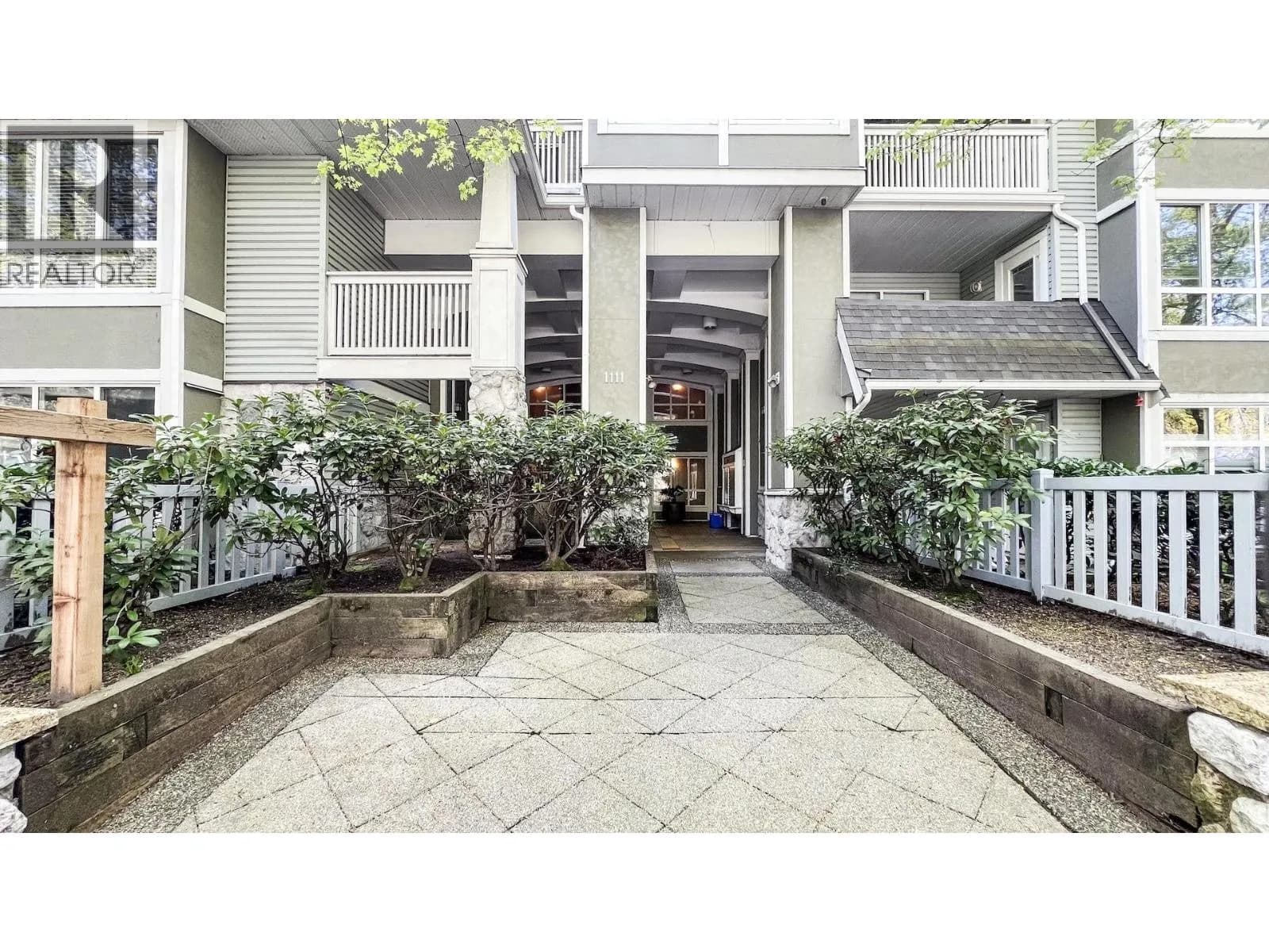 #306 1111 LYNN VALLEY ROAD, North Vancouver, BC photo 4