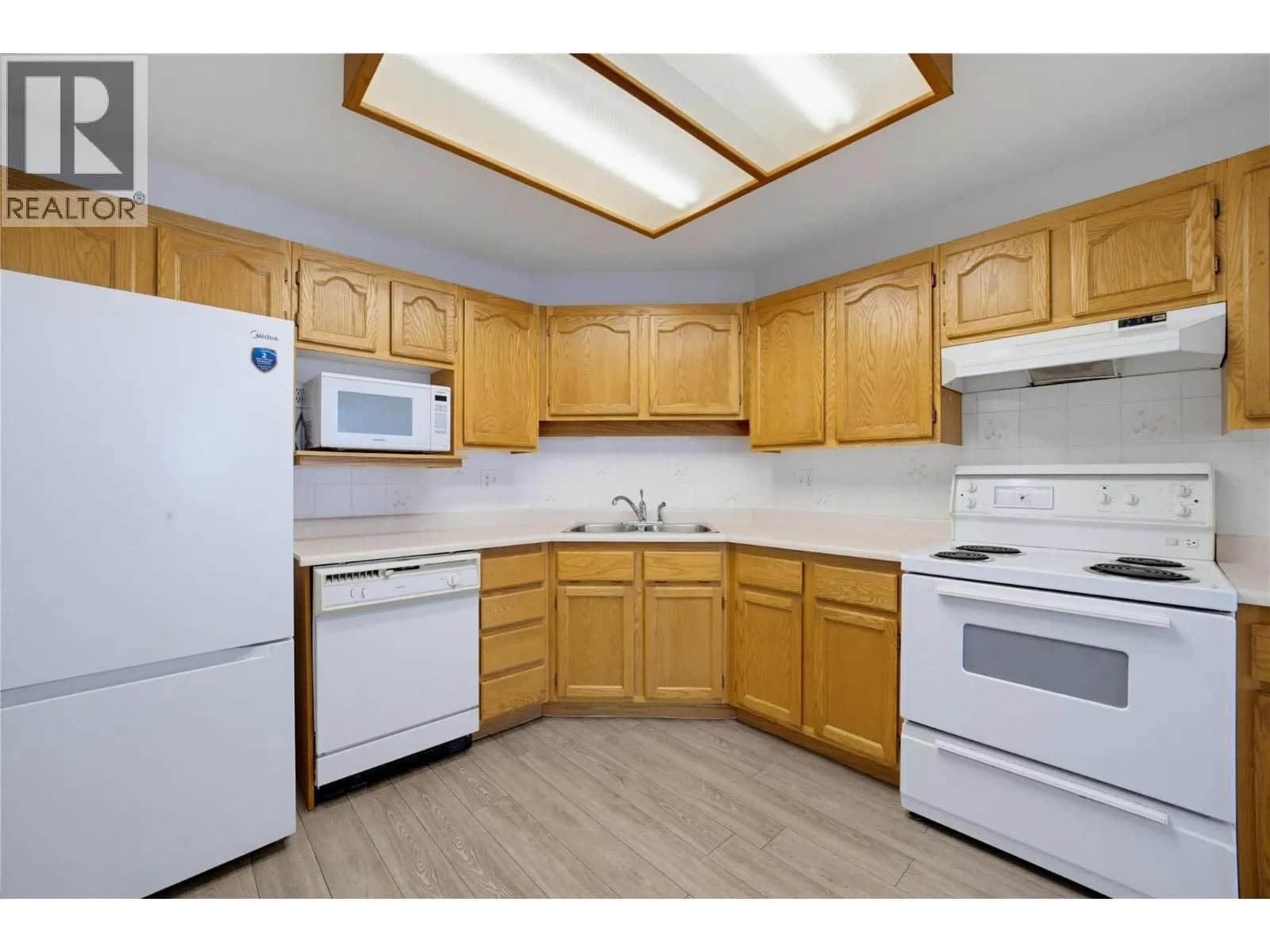 #111 250 5 Street SE, Salmon Arm, BC photo 2