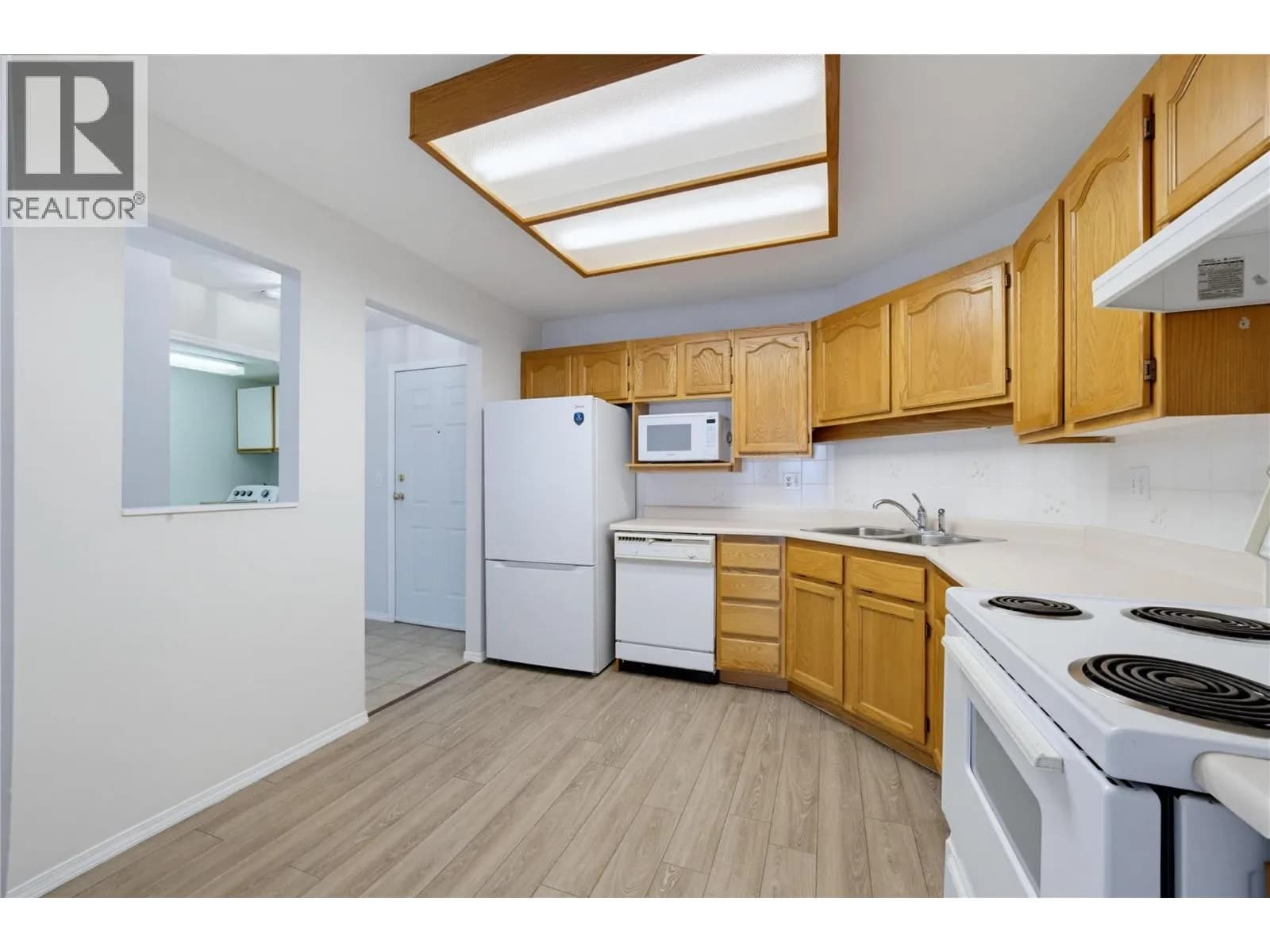 #111 250 5 Street SE, Salmon Arm, BC photo 5