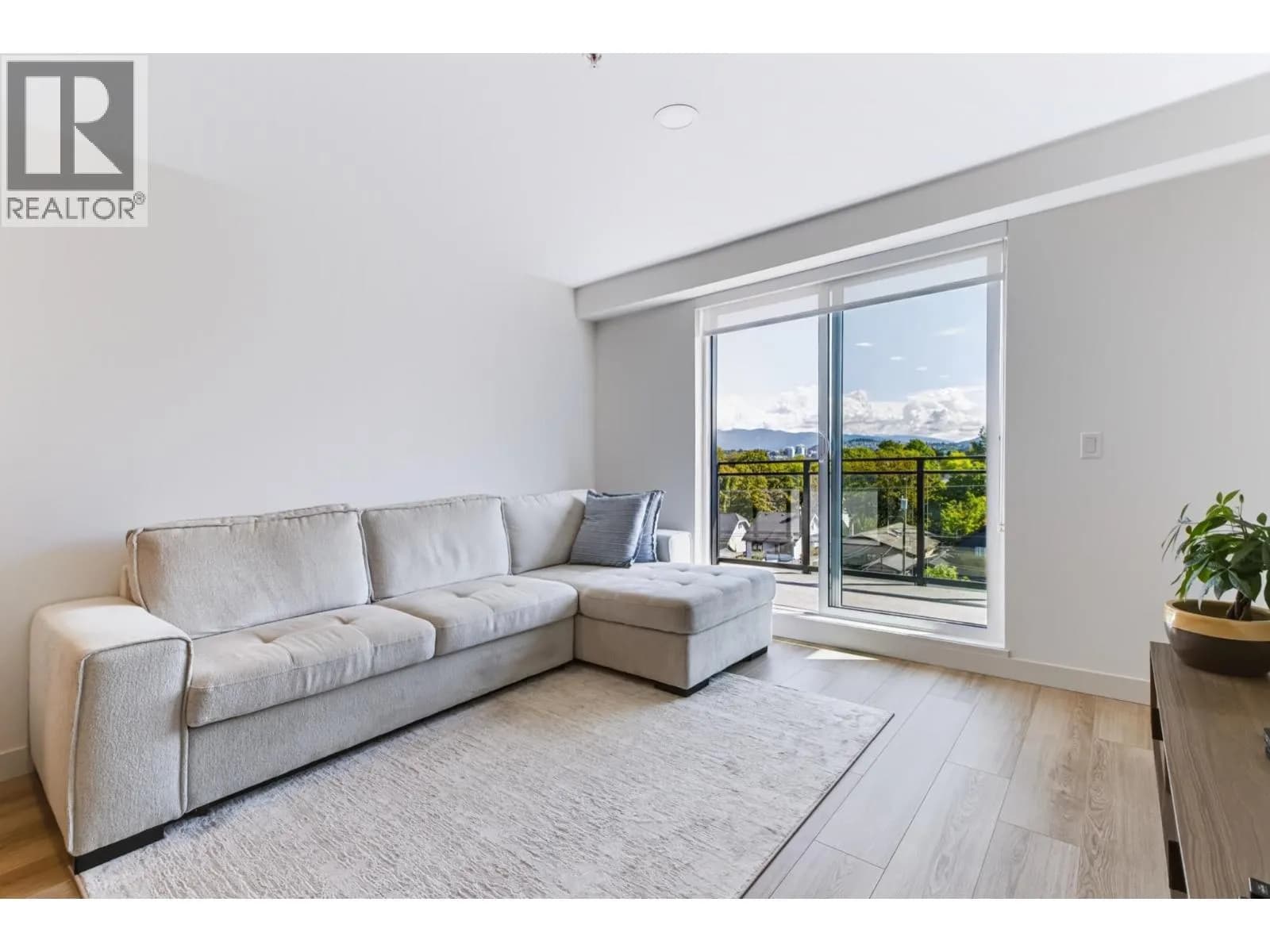 #406 2419 GRANT STREET, Vancouver, BC photo 4