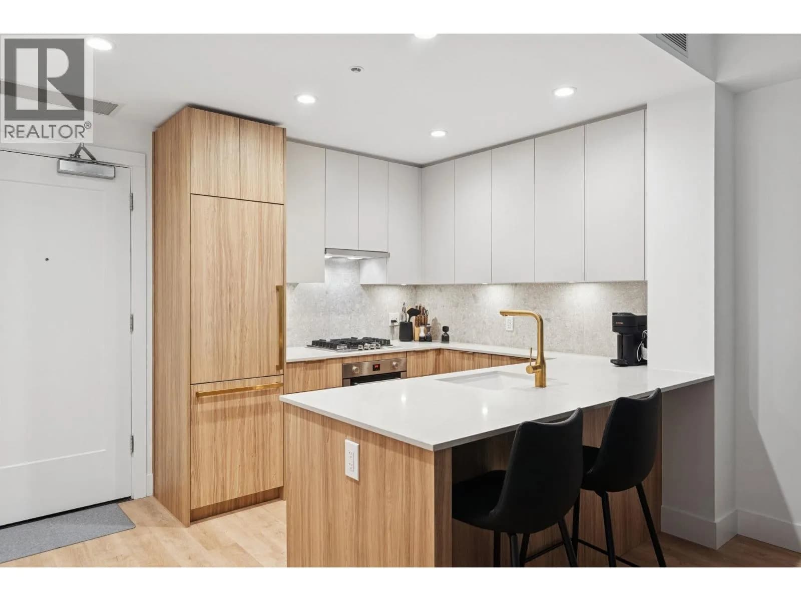 #208 2375 EMERY COURT, North Vancouver, BC photo 3