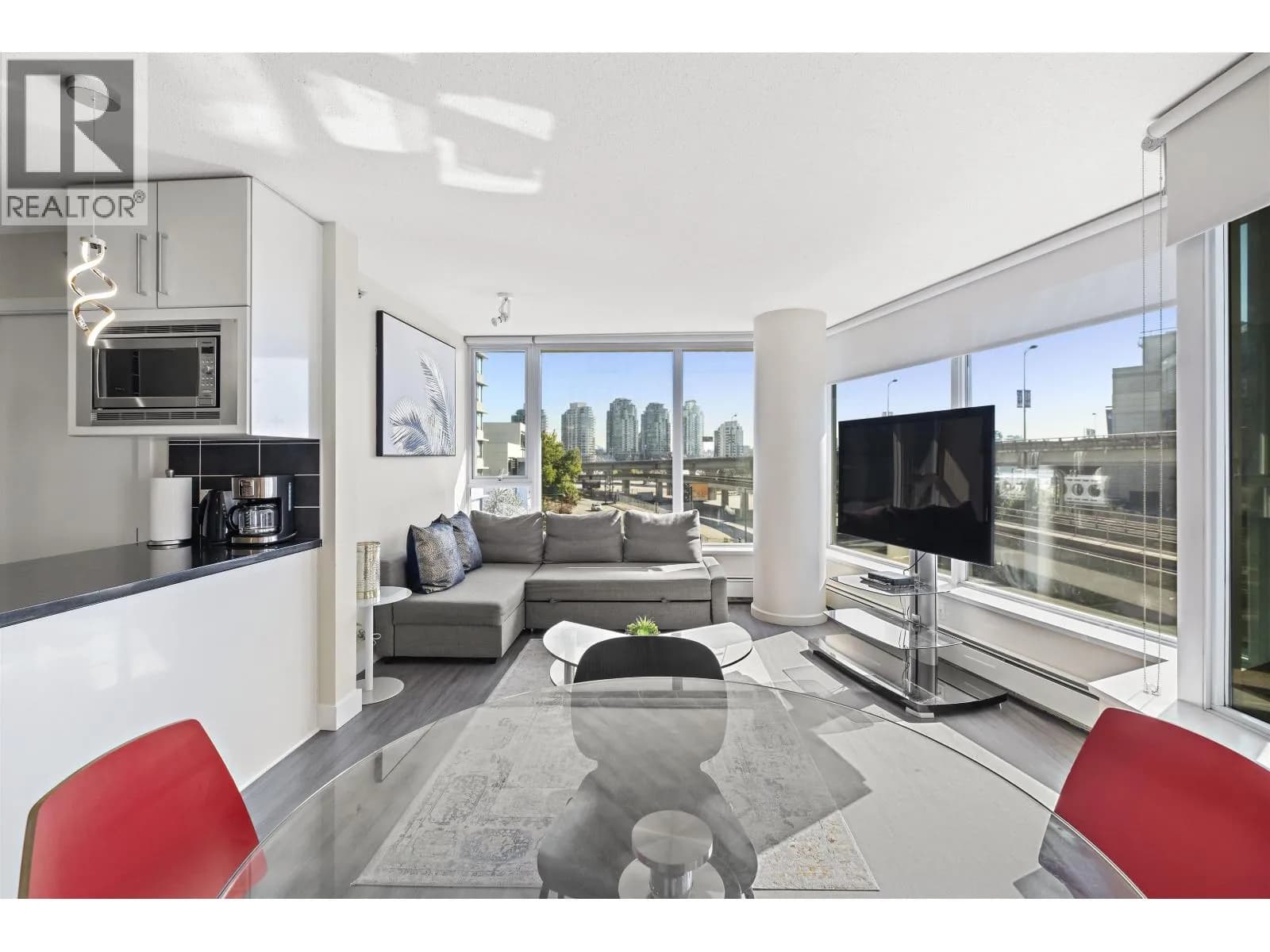 #305 689 ABBOTT STREET, Vancouver, BC photo 4