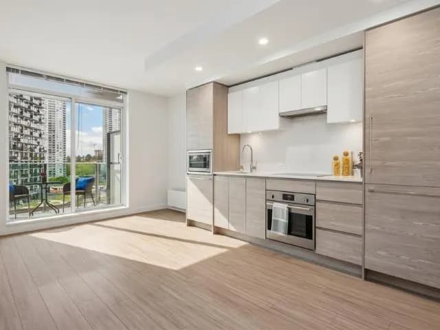 #807 13655 FRASER HIGHWAY, Surrey, BC photo 2