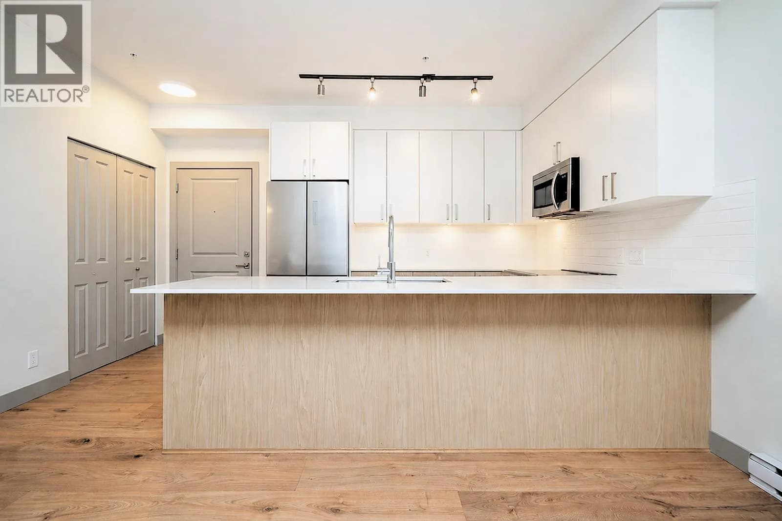 Saavin, 6968 Royal Oak Avenue, Burnaby