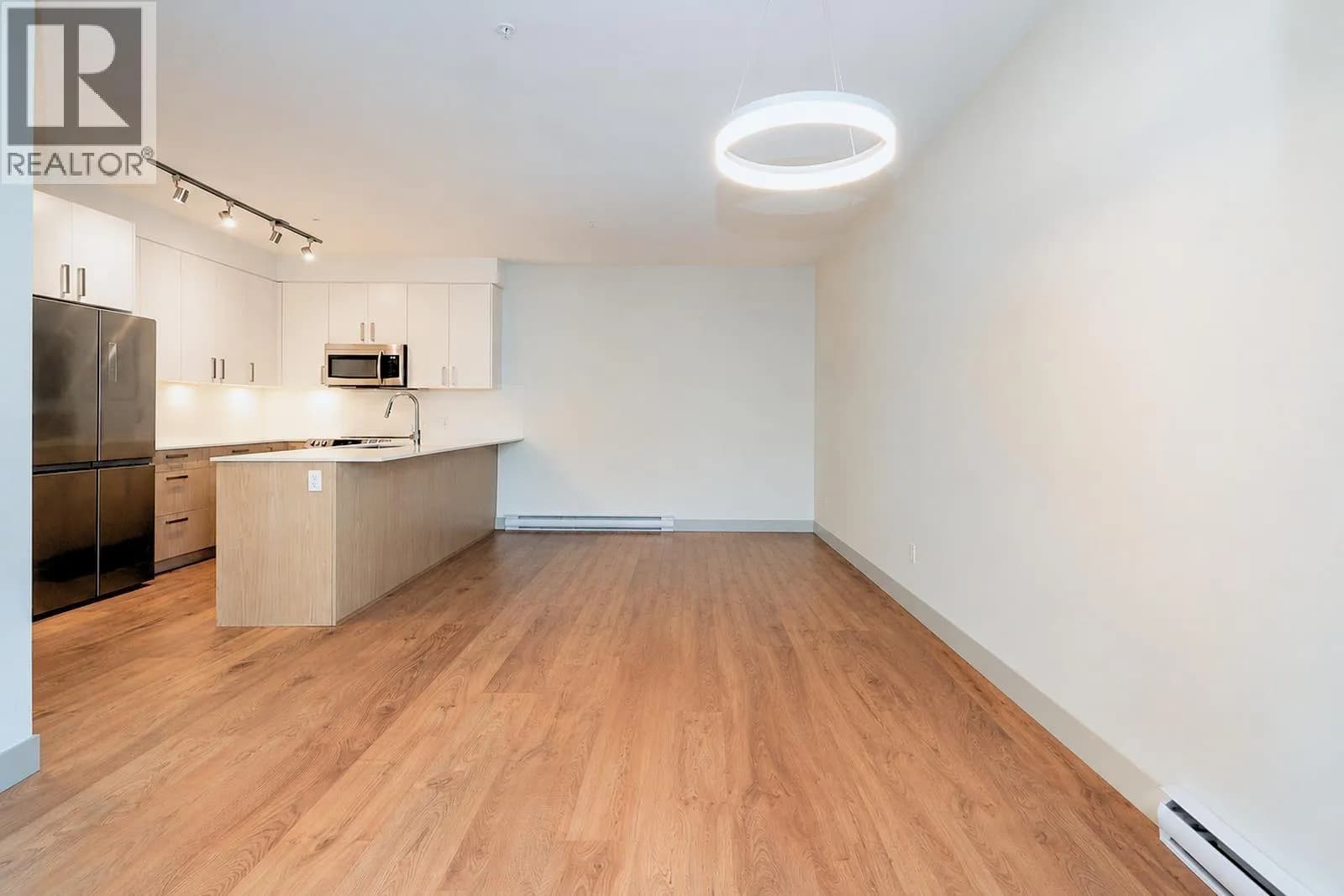 #210 6968 ROYAL OAK AVENUE, Burnaby, BC photo 3