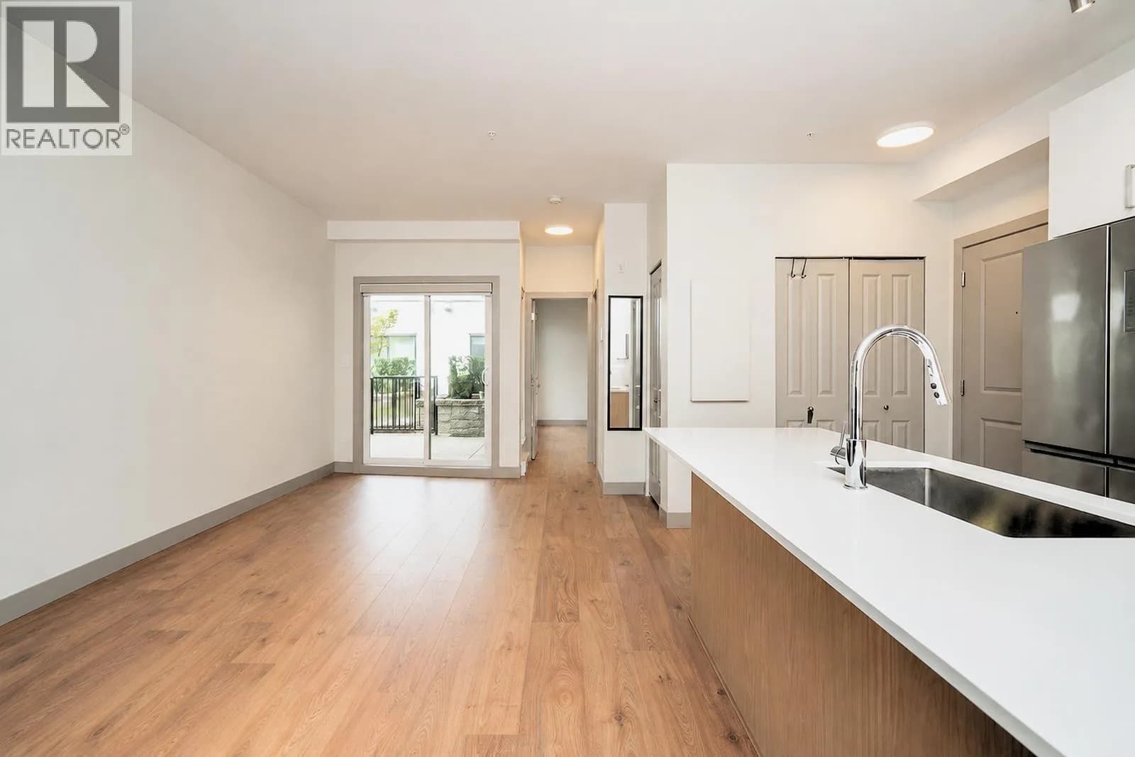 #210 6968 ROYAL OAK AVENUE, Burnaby, BC photo 5