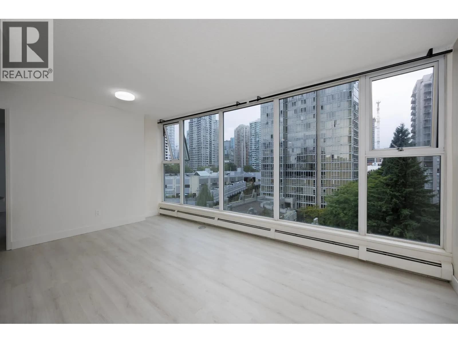 #902 1008 CAMBIE STREET, Vancouver, BC photo 2
