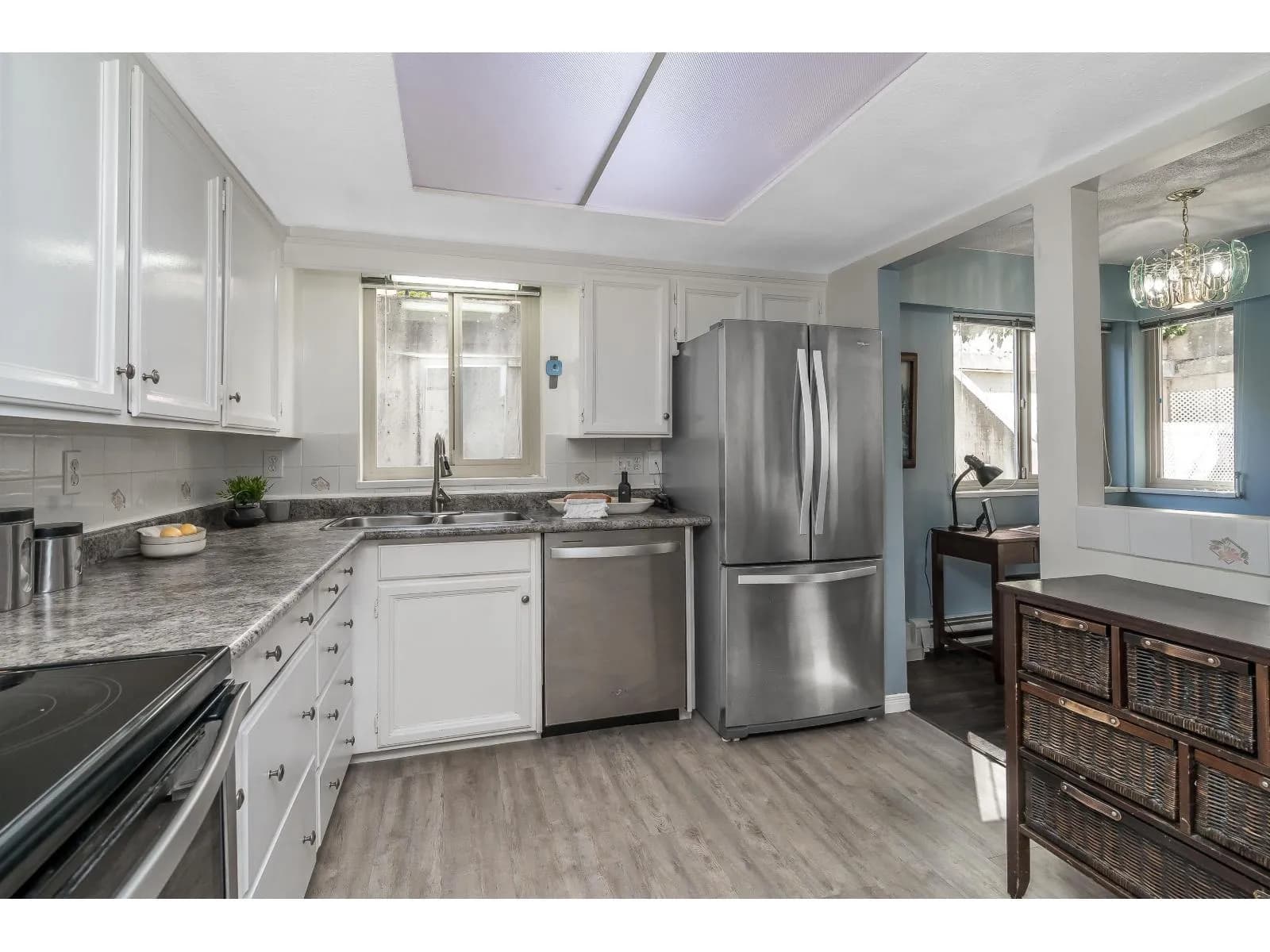 #102 1368 FOSTER STREET, White Rock, BC photo 2