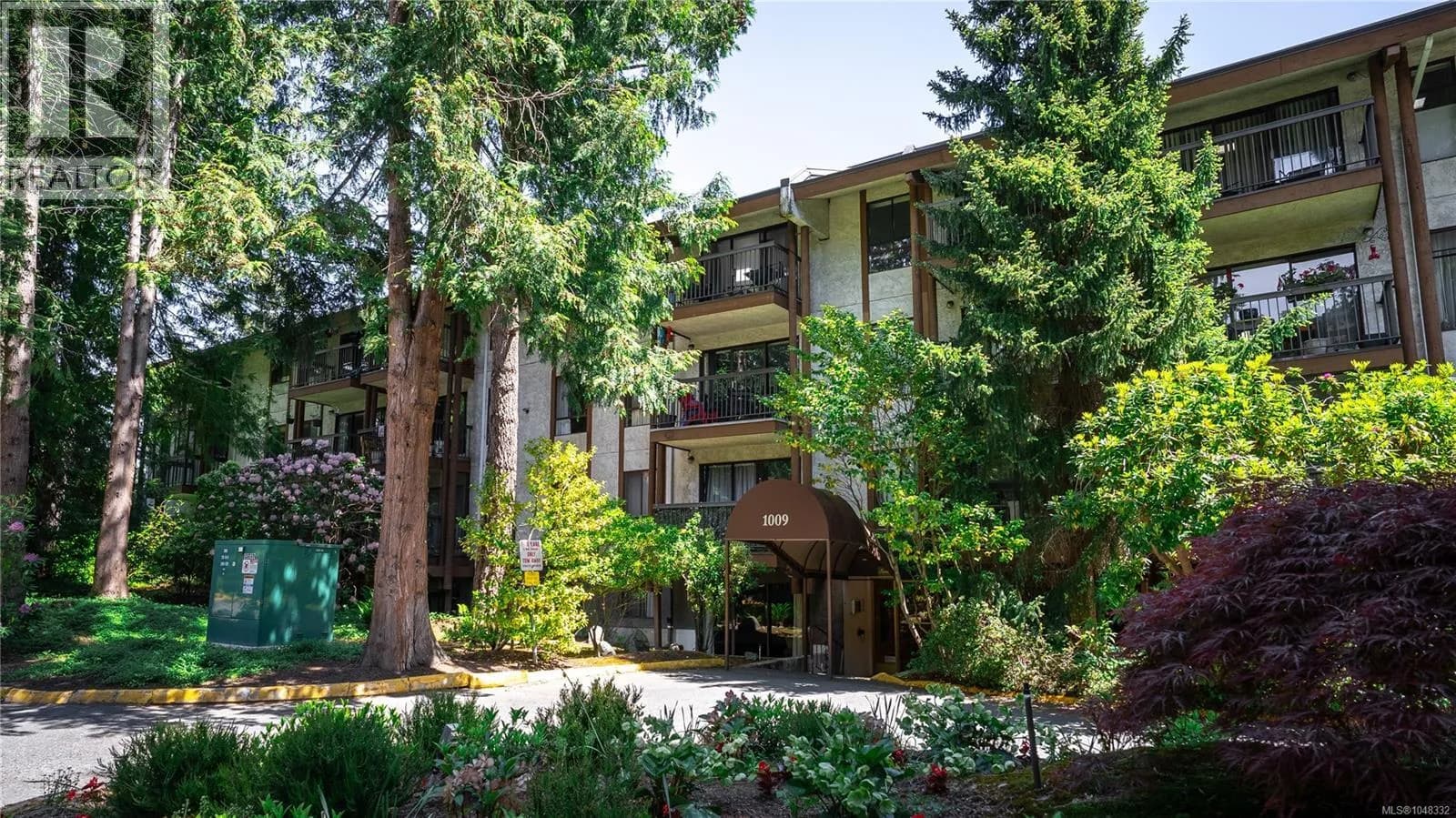 1009 Mckenzie Ave, Saanich