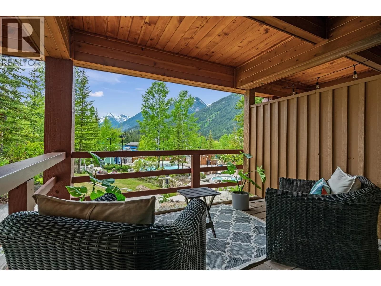 2080 SUMMIT Drive, Panorama