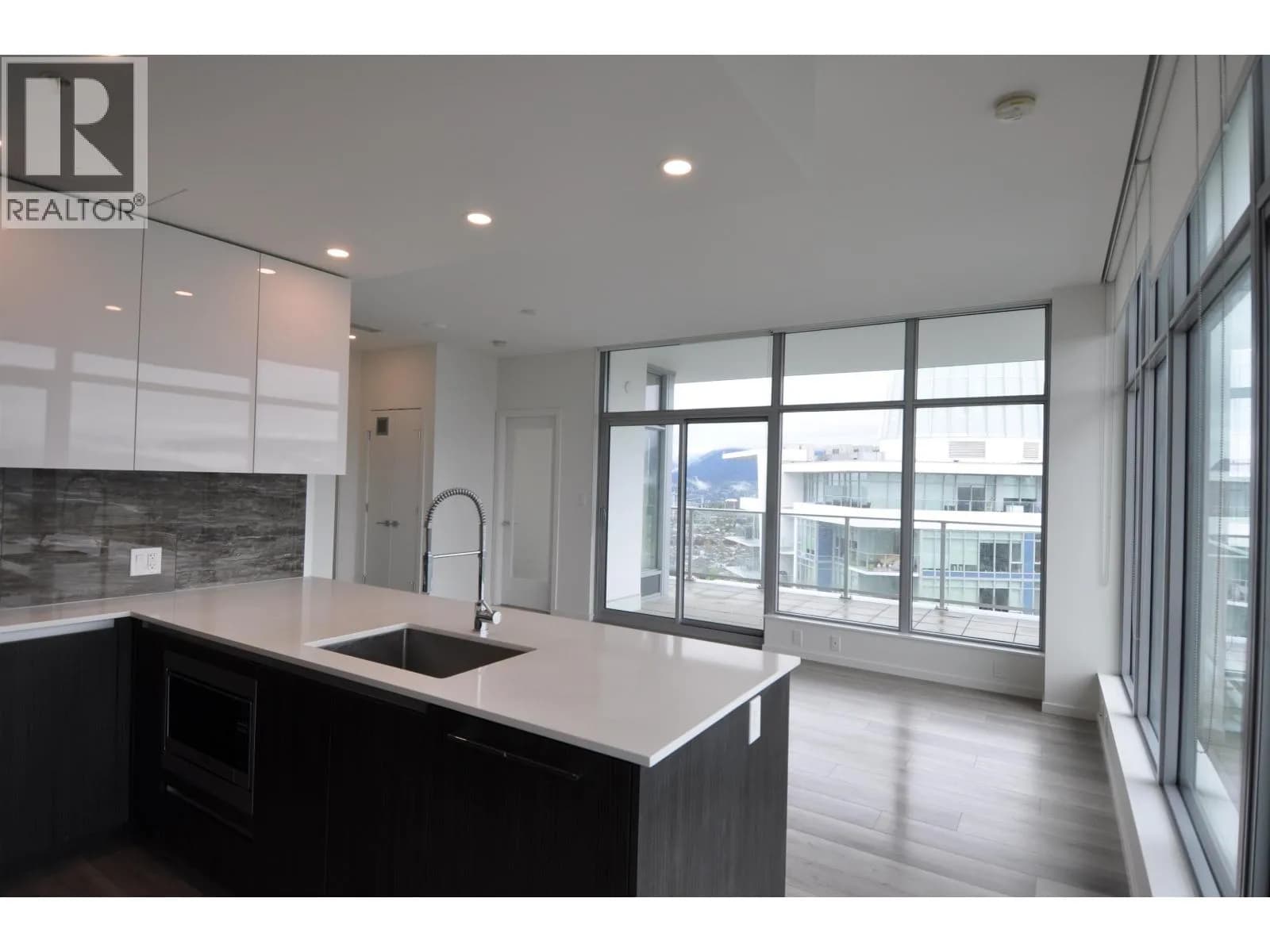 #4401 1888 GILMORE AVENUE, Burnaby, BC photo 2