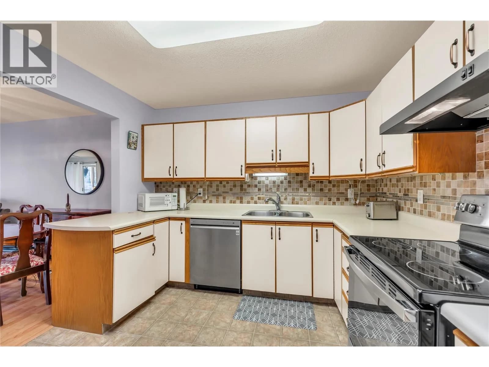 #402 272 Green Avenue W, Penticton, BC photo 3
