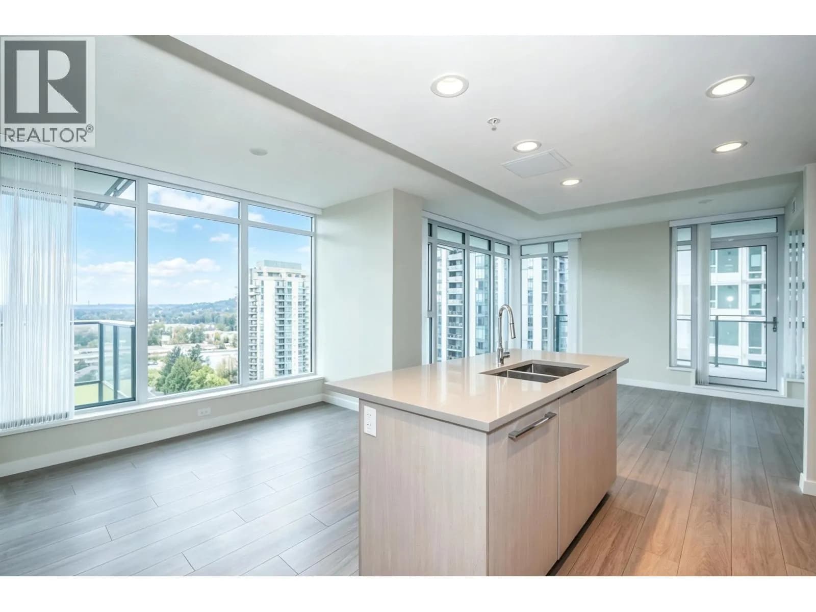 #1406 1182 WESTWOOD STREET, Coquitlam, BC photo 3