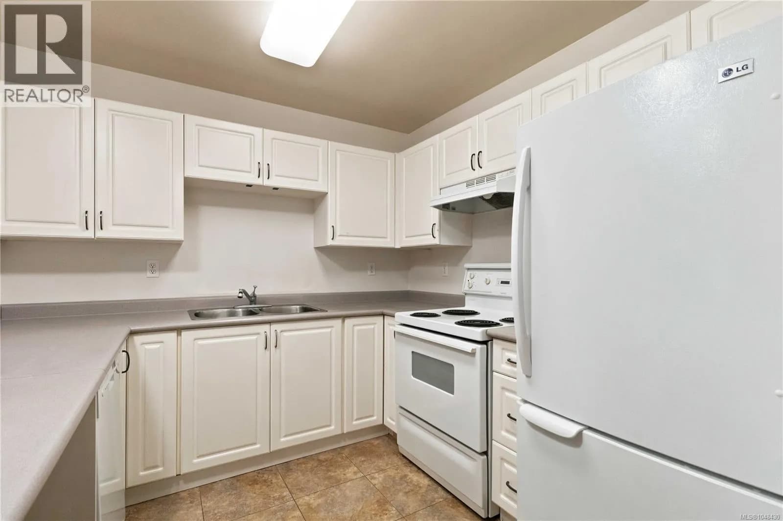 #304 290 Island Hwy, View Royal, BC photo 3