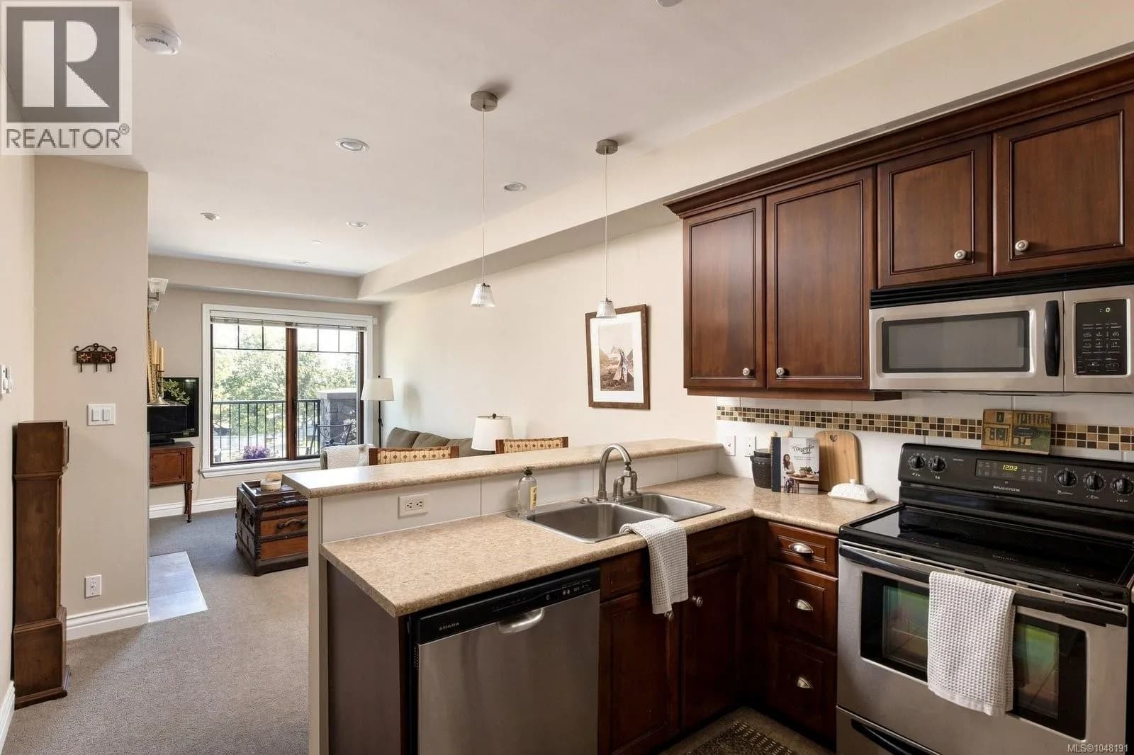 #207 1335 Bear Mountain Pkwy, Langford, BC photo 5